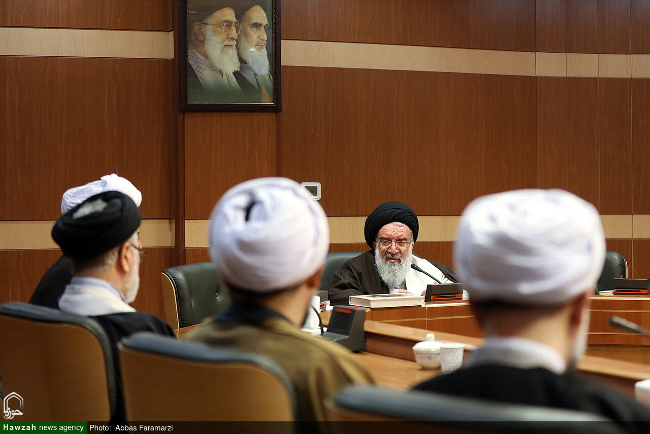 آیت الله خاتمی در دیدار معاون پژوهش حوزه: شهادت می‌دهم شورای عالی و مدیریت حوزه‌های علمیه در پی اجرای رهنمودهای رهبر معظم انقلاب هستند